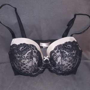 Victoria's Secret padded underwire bra 36D 🔥